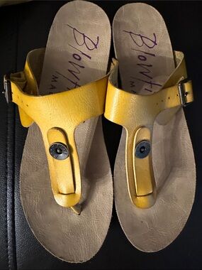 Blowfish Yellow Leather Thong Sandals with Buckle